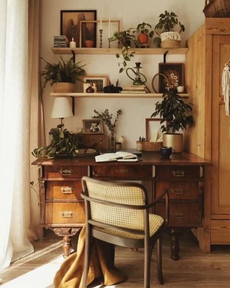 Cottage Core Desk, Rustic Wooden Desk, Books And Plants, Boho Decor Ideas, Boho Living Room Inspiration, Cottage Core House, Cozy Home Office, Wainscoting Panels, Home Office Ideas