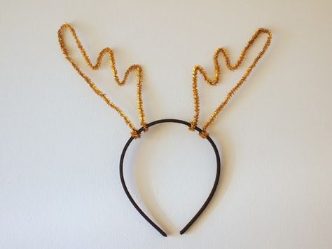 how to make reindeer antler headband Diy Reindeer Antlers, Stripey Socks, Diy Antlers, Diy Reindeer, Deer Antlers Headband, Reindeer Ears, Valentines Bricolage, Headband Diy, Antler Headband