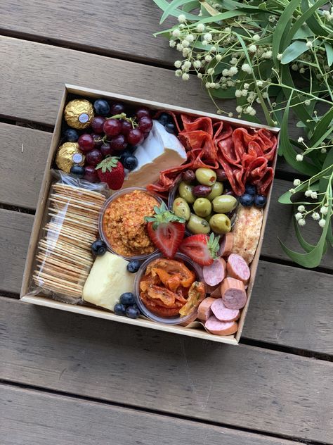 Graze Box Ideas Small Diy, Cheese Board Packaging, Catering Names Ideas, Charcuterie Boxes, Antipasti Platter, Mini Charcuterie, Grazing Boxes, Charcuterie Board Meats, Breakfast Basket