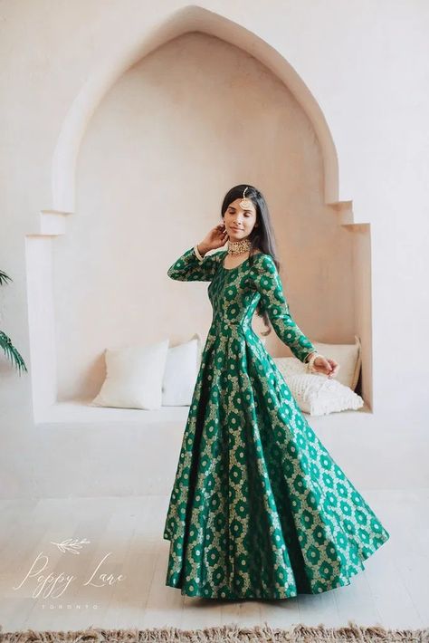 Silk Brocade Dress, Brocade Gown Designs, Brocade Gown Indian, Banarsi Gown Design, Banarasi Gown Design, Brocade Anarkali Suits, Silk Gown Designs Indian, Banarasi Silk Anarkali Suits, Lehengas Blouse