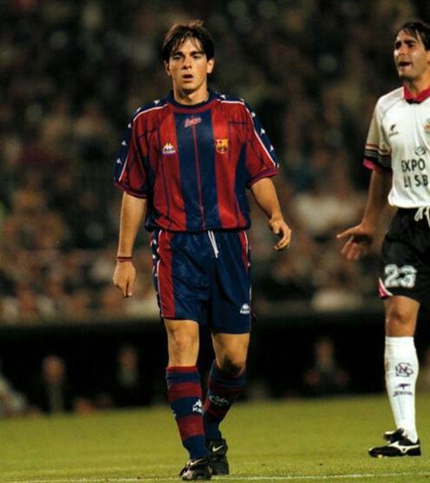 Jofre Mateu (1993-2002) España Michael Laudrup, Barcelona Jerseys, Barcelona Players, Good Soccer Players, Dynamic Poses, Fc Barcelona, Soccer Players, Premier League, All Star