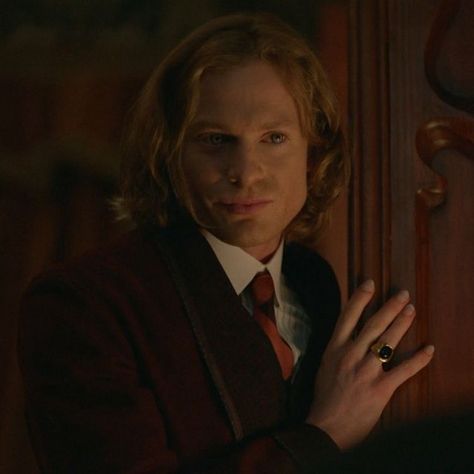 Lestat And Louis 2022, Iwtv Amc, Vampire Hair, Vampire Family, Vampire Lestat, Lestat And Louis, Vampire Stuff, Sam Reid, Vampire Film