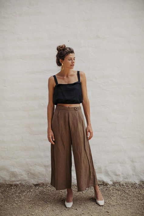 Minimalist Moda, Pleated Pant, Light Silk, Online Closet, Studio Light, 2017 Fashion Trends, Wardrobe Inspiration, Silk Trousers, Silk Linen