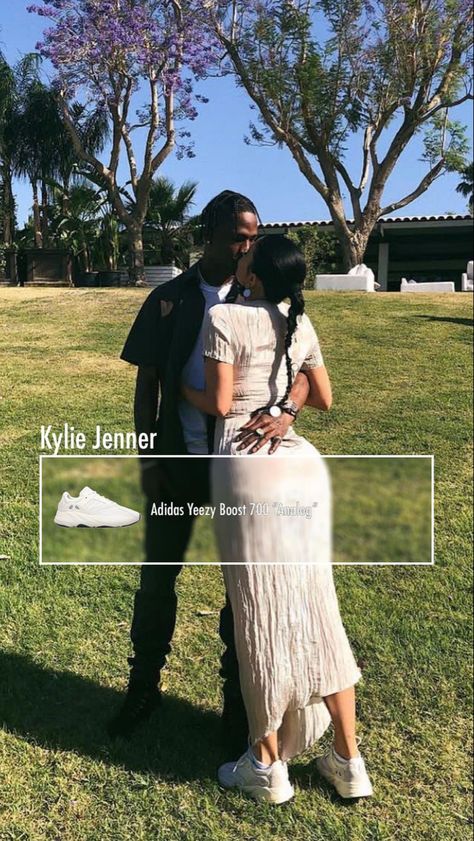 Kylie Jenner Adidas, Yeezy Boost 700 Analog, Mens Fashion Nike, Classy Sneakers, Sneaker Outfits Women, Urban Shoes, Dior Sneakers, Yeezy Sneakers, Adidas Sneakers Women