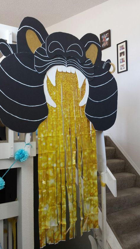 maybe without the dangling part, but one of our decorations could be the cave of wonders opening Aladdin Door Decorations, Aladdin Party Decorations, Aladdin Trunk Or Treat, Cave Of Wonders Aladdin, Aladdin Decor, Aladdin Theme Party, Aladdin Cave Of Wonders, Aladdin Show, Aladdin Play