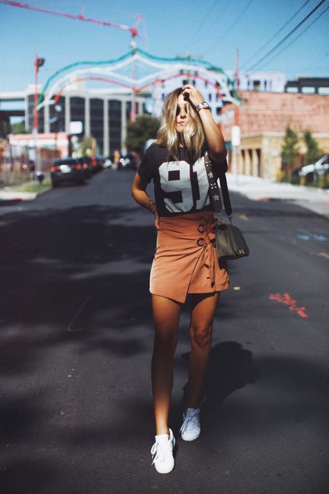 College Football Game Outfit, Super Bowl Outfit, Football Jersey Outfit, Style College, Day Outfit Ideas, Look Adidas, Tailgate Outfit, Game Outfit, Football Game Outfit