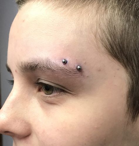 Brow Piercing, Color Splash Photography, Cool Piercings, Eyebrow Piercing, Eye Brow, Body Piercings, Body Modifications, Piercing Tattoo, Body Mods