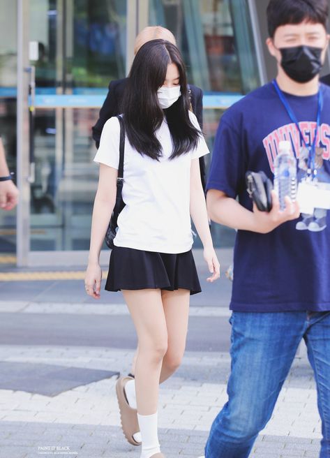 Jenny Kim, Paint It Black, Image Swag, Paparazzi Photos, Kim Jisoo, 가을 패션, Airport Style, Blackpink Fashion, Airport Outfit