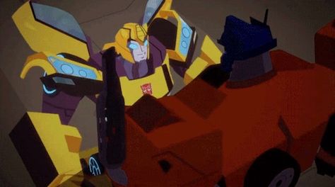 Bumblebee gives Optimus Prime a hug. Prime X Bumblebee, Bumblebee Optimus, Transformers Prime Bumblebee, Transformers Cyberverse, Optimus Prime Art, Transformers Memes, Transformers Rescue Bots, Transformers Decepticons, Transformers Funny