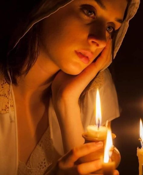 Candlelight Portrait Photography, Woman Holding Candle Photography, Candle Lit Portrait, Candle Reference Photo, Candle Light Reference, Holding Fire Pose Reference, Candlelit Portrait, Self Photo Ideas At Home, Person Holding Candle