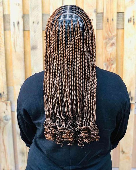 25%20Coolest%20Small%20Knotless%20Braids%20Black%20Women%20Are%20Getting%20in%202024 Knotless Braids Black Women, Knotless Braid Styles, Braids Black Women, Brown Box Braids, Black And Blonde Ombre, Small Knotless Braids, Small Knotless, Knotless Braid, Ombre Braid