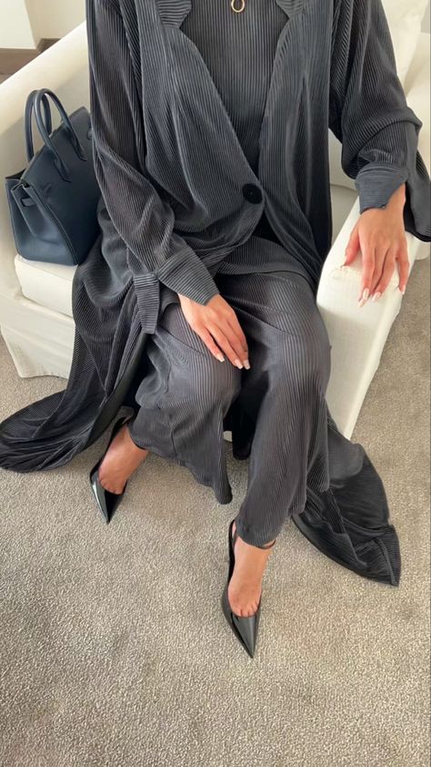 Abaya Photoshoot, Modest Outfits Aesthetic, Modest Luxury, Hijabi Gowns, Black Abaya Designs, Fall Poncho, Abaya Designs Latest, Abaya Outfit, Conservative Dresses