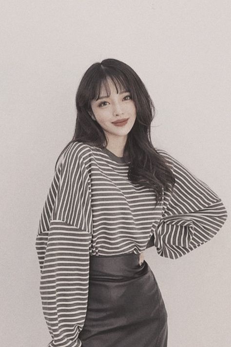 This photo is not mine. Just edited by me. All credits belong to original owner :) Japanese Bangstyle Hair, Korean Bangstyle Hair, Korean Wispy Bangs, Bangstyle Hair, Bang Ideas, Korean Bangs Hairstyle, Bangs Style, Korean Bangs, Fashion Travel Outfit