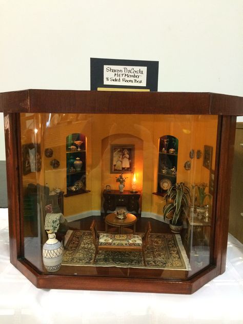 Miniature Enthusiasts of Toronto Show 2015. 8 sided roombox by Sharon DaCosta, M.E.T. member Miniature Movie Sets, Dollhouse Village, Interior Concept Art, Miniature Diorama, Miniatures Diy, Miniature Ideas, Room Boxes, Dollhouse Miniatures Diy, Crochet Shawl Pattern Free