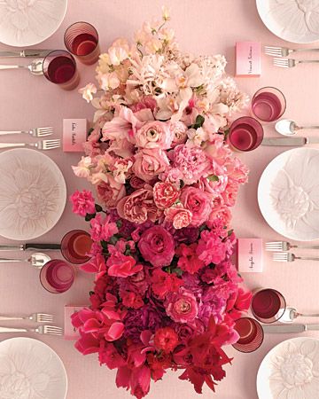 This centerpiece flows from pale pink to saturated magenta Ombre Flowers, تصميم الطاولة, Dama Dresses, Ombre Wedding, Wedding Floral Centerpieces, Festa Party, Bohol, Deco Floral, Deco Table