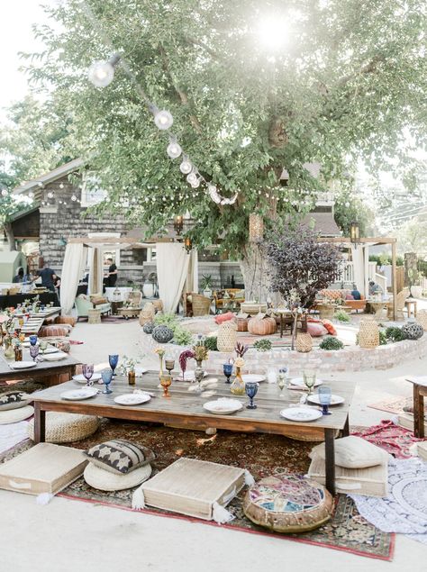 Bohomeian Living Room Ideas, Backyard Bohemian, Rooftop Ideas, Bohemian Backyard Wedding, Daughters Of Simone, Boho Garden Party, Moms 60th, Bon Voyage Party, Bohemian Backyard