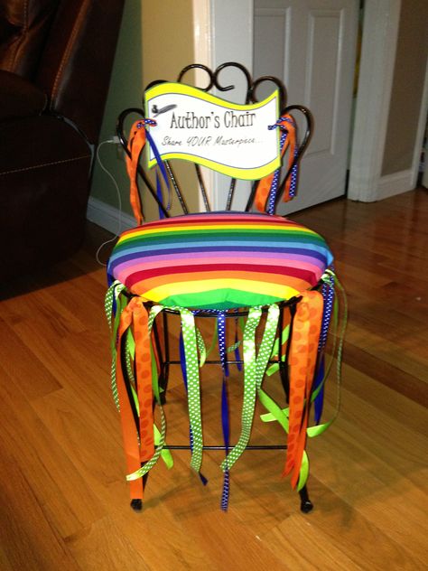 A fun way to decorate an Author's Chair! Teacher Chair For Carpet, Diy Teacher Chair, Authors Chair Classroom, Rocking Chair For Teacher, Teacher Rocking Chair Painted Rainbow, Authors Chair, Kindergarten Special Education, Kindergarten Projects, School Culture