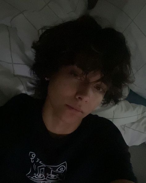 Ash - 1bedhead Instagram post Irl Boy Pfp, 1bedhead Ash, Ash Wallpaper, Character Inspiration Girl, Boy Pfp, Pfp Discord, Hair Inspiration Long, I Need Friends, Hair Inspiration Short