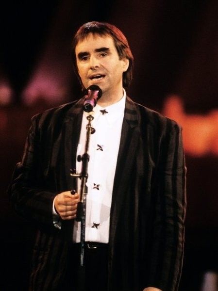 Chris de Burgh Christmas Radio, Chris De Burgh, Song Titles, Soundtrack To My Life, Music Genres, Alternative Rock, Pop Rocks, My Favorite Music, Punk Rock