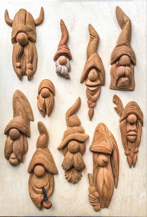 Relief Carving Patterns Woodcarving, Simple Sculpture Ideas, Carving Gnomes, Easy Wood Carving, Sculpture Dremel, Gnome Sculpture, Woodcarving Ideas, Wood Carving Art Sculpture, Dremel Crafts