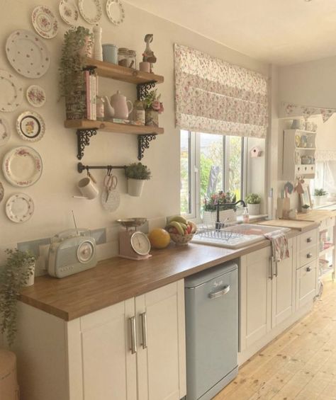 French Country Kitchen Ideas, Wallpaper Coffee, Before After Kitchen, Coffee Tattoo, Coffee Aesthetics, Quotes Coffee, Estilo Shabby Chic, Coffee Shop Aesthetic, Living In London