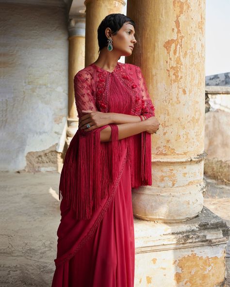 Ibaraat Sari Set | Ridhi Mehra Fashion Show Themes, Cape Blouse, Ridhi Mehra, Cape Set, Saree Georgette, Embroidered Crop Tops, Georgette Blouse, Embroidered Border, Sari Blouse