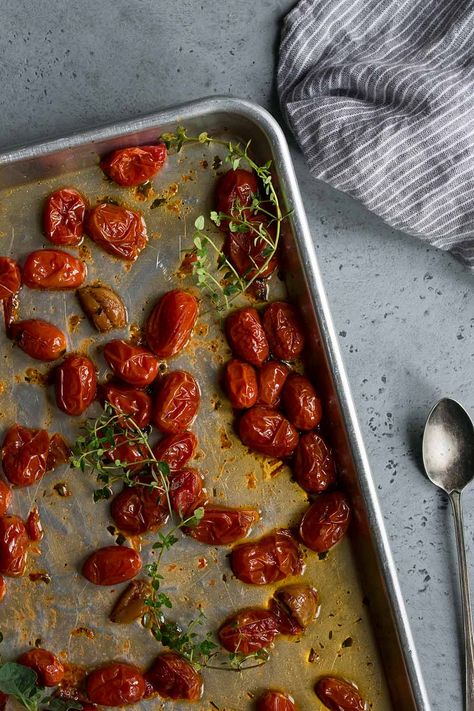 Roasted Grape Tomatoes with Oregano and Thyme Grape Tomato Recipes, Roasted Grape Tomatoes, Tomato Recipe, Oven Roasted Tomatoes, Slow Roasted Tomatoes, Fresh Tomato Recipes, Baby Tomatoes, Roasted Vegetable Recipes, Lazy Weekend