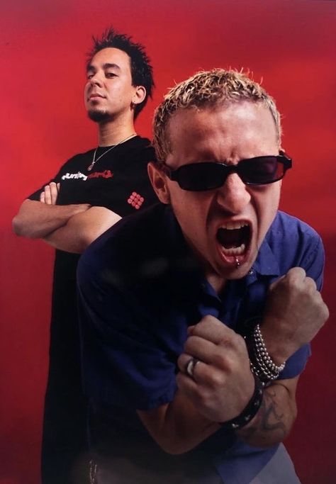 Mike Shinoda And Chester Bennington, Linkin Park Wallpapers, Linkin Park 2000, Linking Park, Linkin Park Chester, Mike Shinoda, Guitar Lovers, Chester Bennington, Music Heals