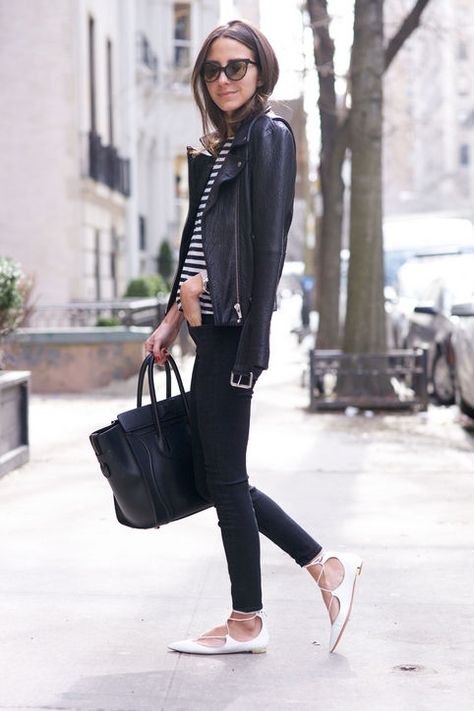 Black & white outfit (leather jacket and lace up flats) Jacket Office Outfit, Jeans Trend, Office Outfit, Looks Chic, Fashion Mode, Looks Style, Mode Inspiration, Mode Style, White Shoes