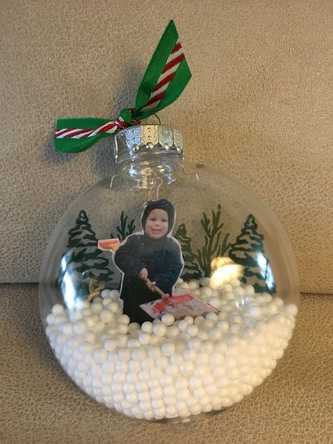 Kids Snow Globe Ornament, Ball Ornaments Diy Christmas Kids, Empty Ornament Ideas Kids, Plastic Ornaments Diy Kids, Diy Christmas Ornaments For Grandparents, Kids Ornament Craft Clear Ball, Child Led Christmas Crafts, Picture In Ornament Ball Diy, Plastic Bulb Ornament Ideas