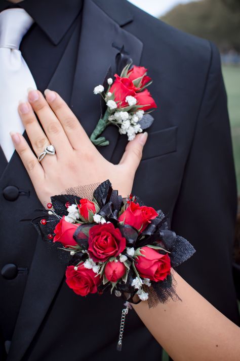 Red Corsage Prom, Unique Prom Corsage Ideas, Prom Corsage Red, Prom Bouquet Ideas, Boutonnière Ideas, Red Corsages, Prom 2k24, Prom Flowers Corsage, Prom 23