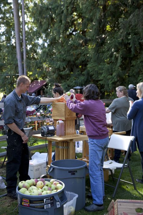 How to throw the perfect Apple Cider Press Party! Apple Cider Pressing Party, Cider Festival, Apple Cider Press, Apple Press, Cider Press, Homemade Apple Cider, Recipes To Cook, Autumn Party, Cider Making