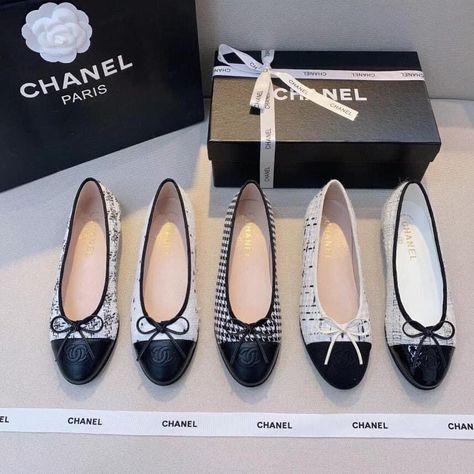 Chanel Male Slides, Room Slippers, Feet Slippers, Slippers Cartoon, Embroidered Slippers, Womens Black Flats, Casual High Heels, Flat Dress Shoes, Flower Shoes