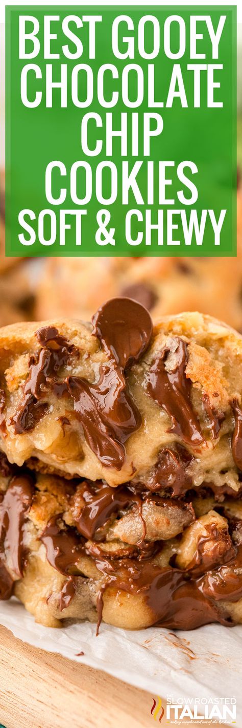 These Gooey Chocolate Chip Cookies are the ultimate soft batch chocolate chip cookies! Make this recipe today and satisfy your sweet tooth. Soft Chewy Chocolate Chip Cookies, Christmas Cookie Recipes Holiday, Gooey Chocolate Chip Cookies, Christmas Baking Cookies, Cookie Snack, Soft Chocolate Chip Cookies, Choc Chip Cookies, Baking Recipes Cookies, Chewy Chocolate Chip