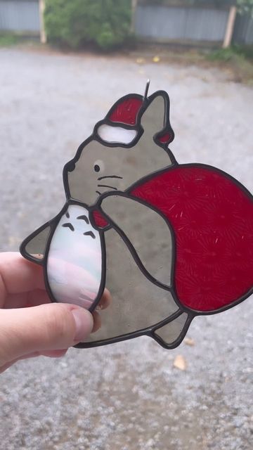 Stained Glass Studio Ghibli, Stained Glass Art Ideas, Stained Glass Art Christmas, Christmas Glass Art, Cute Stained Glass Ideas, Christmas Studio Ghibli, Christmas Ghibli, Glass Fusing Projects For Beginners, Studio Ghibli Christmas