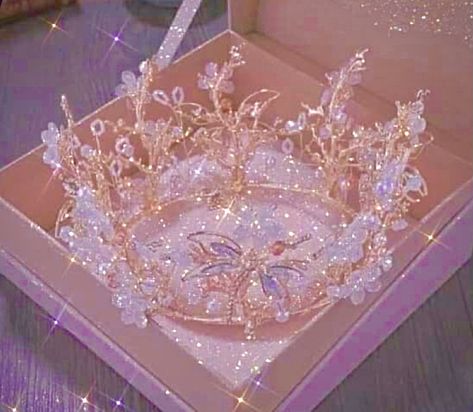 pink aesthetic Arte Glitter, Pink Princess Aesthetic, Crown Aesthetic, Glitter Photography, Queen Aesthetic, Pink Crown, Royal Aesthetic, Beautiful Tiaras, Princess Core