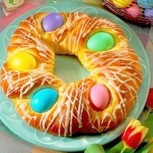 Recipe: Cuban Bakery-Style Pineapple Cake with Pineapple Filling (cooked filling, 1980's) - Recipelink.com Easter Egg Nest, Italian Easter Bread, Easter Bread Recipe, Easter Fun Food, Cream Cheese Coffee Cake, Italian Easter, Egg Nest, Braided Bread, Easter Bread