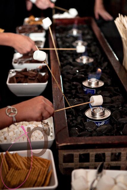 Set out small candles for a s’mores bar. | 38 Clever Christmas Food Hacks That Will Make Your Life So Much Easier Smores Buffet, Easy Smores, Smores Bar, Bar A Bonbon, Sandwich Bar, Dessert Station, Bar Wedding, S'mores Bar, Festa Party