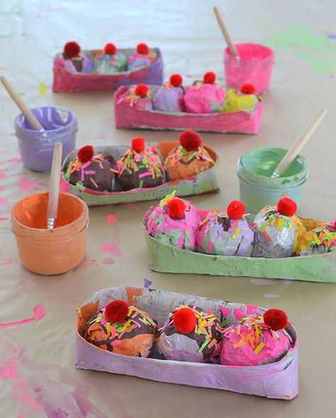 Paper mache ice cream sundaes. Ice Cream Crafts, Ice Cream Sundaes, Ice Cream Art, 귀여운 음식 그림, Art Camp, Art Bar, Make Ice Cream, Crafts Kids, Zero Calories