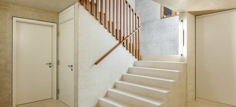 The key to installing wood railings on concrete steps is in the hardware. White Foyer, Stainless Steel Balustrade, Steel Balustrade, Wood Handrail, Beautiful Stairs, Stairs Ideas, Prairie Style Houses, Steel Handrail, Wood Railing