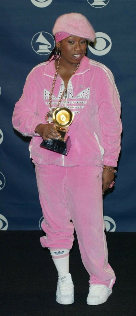 Missy Elliot Miss Elliot 90s, Missy Elliot Fashion, Rap Fashion Women, Missy Elliot 2000s, Missy Elliot 90s Fashion, Missy Elliot Aesthetic, Miss Elliot, Missy Elliot 90s, 2000s Inspired Outfits