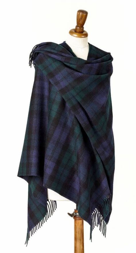 Tartan Outfit, Clan Campbell, Campbell Tartan, Tartan Clothing, England Winter, Ruana Wrap, Black Watch Tartan, Trendy Girl, Womens Winter