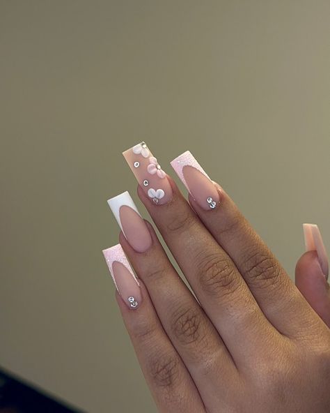 45 Summer French Tip Nails to Inspire You Square Nails White, Nails Acrylic Short White, Summer French Tip Nails, Nail Art French Tip, Latina Nails Acrylic, French Tip Square, Basketball Nails, White Tip Acrylic Nails, Latina Nails