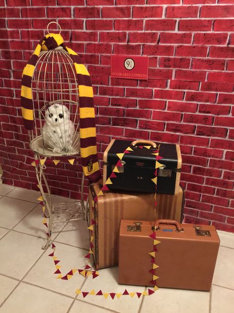 Photo Booth Props Diy Harry Potter Birthday, Unicorn Birthday Party Ideas Diy, Unicorn Birthday Party Ideas Decoration, Kids Halloween Party Food, Harry Potter Weihnachten, Baby Harry Potter, Harry Potter Birthday Party Ideas, Kids Halloween Party Decorations, Harry Potter Halloween Party