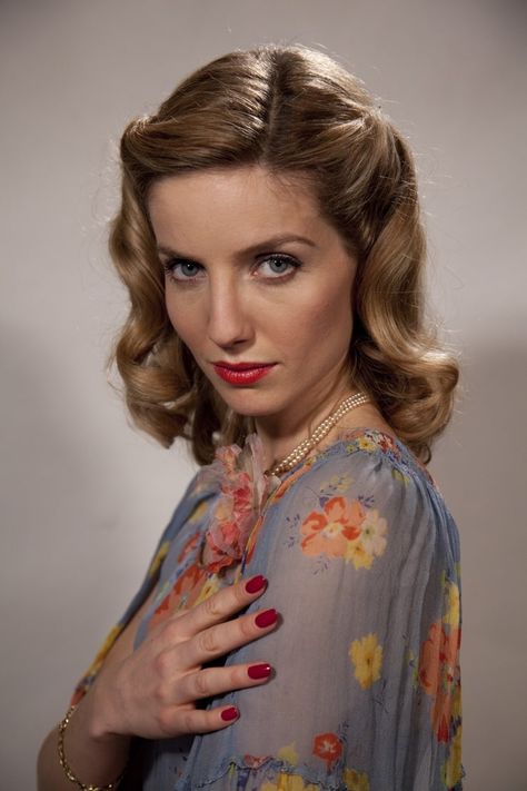 Annabelle Wallis Annabelle Wallis Peaky Blinders, Peaky Blinders Hair, Grace Burgess, Peaky Blinders Characters, Annabelle Wallis, Vintage Colour Palette, Jane Seymour, British Actresses, British Actors