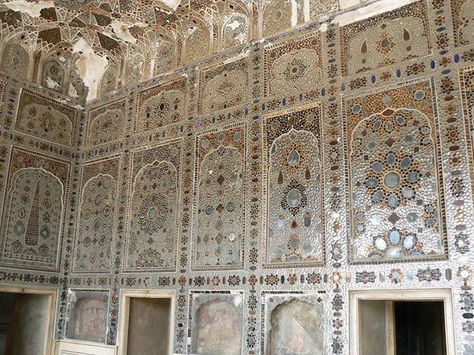 Outstanding mirror and art work on the walls of Shish Mahal in Lahore Fort. Shish Mahal, Pakistani Architecture, Lahore Fort, Sheesh Mahal, South Asian Aesthetic, Happy Eyes, Mughal Architecture, Indian Architecture, Architecture Old