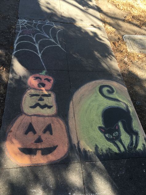 Spooky Chalk Art, Halloween Driveway Chalk Art, Chalk Art Halloween Ideas, Halloween Sidewalk Chalk Ideas, Halloween Sidewalk Chalk Art Ideas Easy, Fall Chalk Art Sidewalk, Halloween Chalk Drawings, Chalk Halloween Art, Halloween Chalk Art Easy