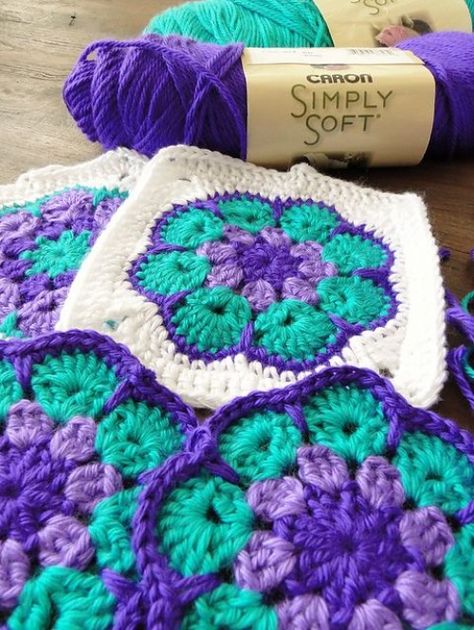 Flower Crochet Blanket, Crochet Borders For Blankets, African Flower Crochet, Crocheted Afghans, Crochet African Flowers, Crochet Flower Blanket, Balls Of Yarn, شال كروشيه, Crochet For Beginners Blanket