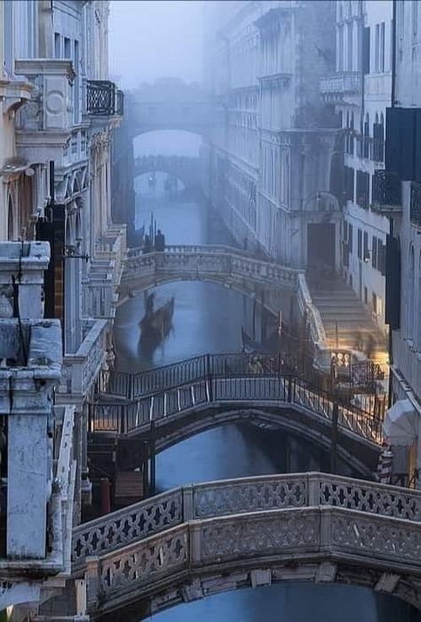 Venice Bridge, Landmarks Art, Regions Of Italy, The Mist, Uk Travel, Venice Italy, Vintage Travel Posters, France Travel, Abandoned Places