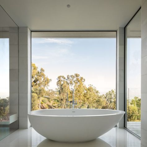 Photo 13 of 22 in Minimal House One by Tooke Architects, Inc. - Dwell Bathrooms Minimalist, White Bathrooms, Shower Tiles, Creative Tile, Bathroom Master, Minimal House, Bathroom Luxury, Concrete Bathroom, Master Bathrooms